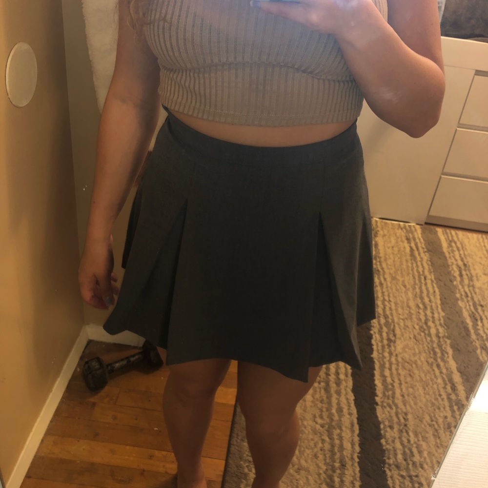 Pleated grey skirt